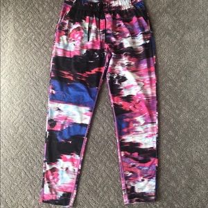 Lululemon’s Jet Crop (Slim) Luxtreme 25” Size 4